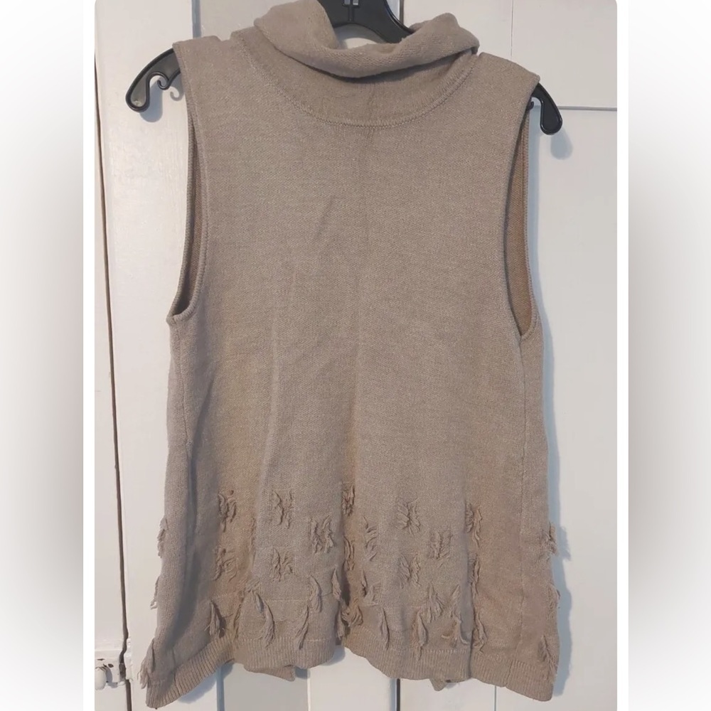 A2 - 135 Harper lane sleeveless turtleneck sweater size medium tan